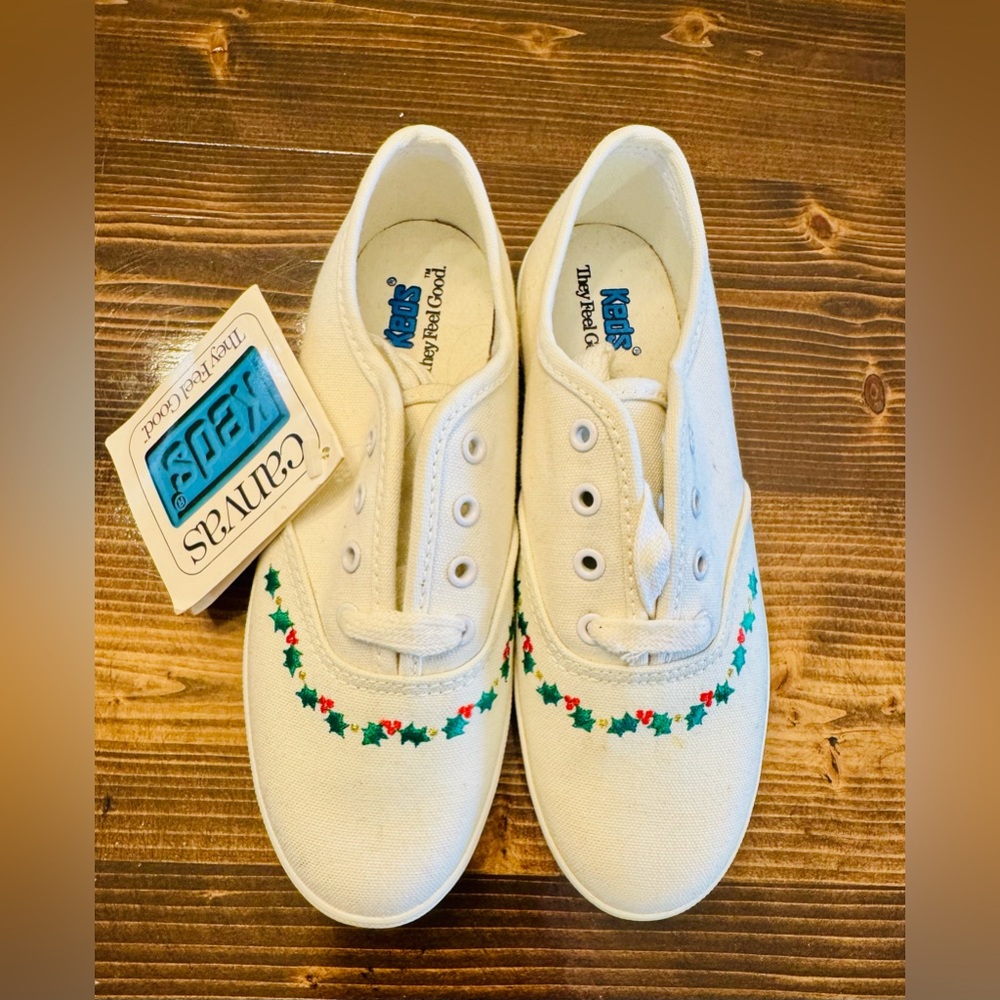 NWT Vintage Keds Kids White Sneakers with Christmas Holly Embroidery Size 13.5